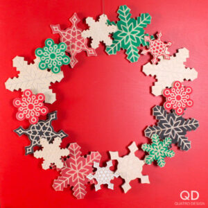 Couronne de flocons de bois