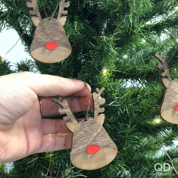 Ornements de bois « Renne au nez rouge »